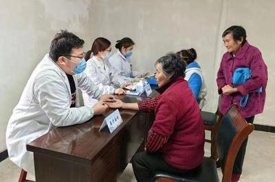 組團(tuán)送“醫(yī)”下鄉(xiāng)，精準(zhǔn)健康服務(wù)暖民心